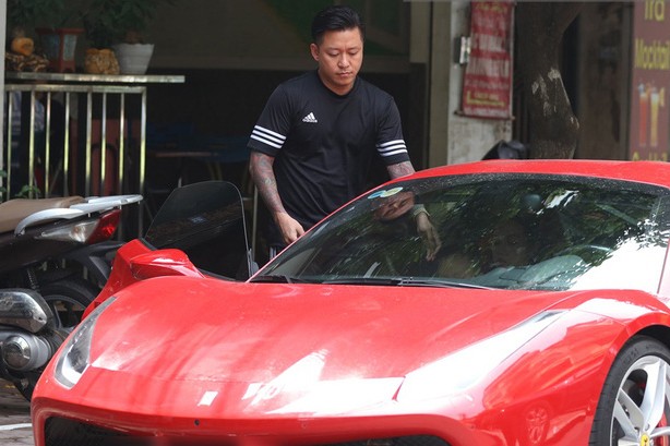 Tuan Hung cuoi Ferrari 488 GTB tien ty tai Ha Noi-Hinh-3